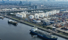 Des pétroliers et des cargos au port de Tanjung Priok, à Jakarta, le 31 mars 2026 en Indonésie ( AFP / BAY ISMOYO )