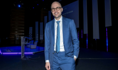 Le patron du journal américain New York Times, Arthur Gregg Sulzberger, après son discours au congrès mondial des médias à Marseille, le 1er juin 2026 ( AFP / MIGUEL MEDINA )