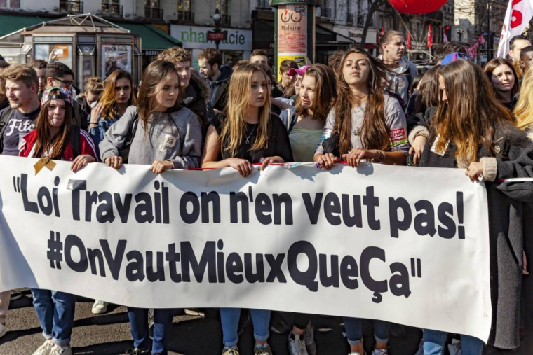 Malgré la virulente opposition des Français, la loi Travail entre bientôt en application.
