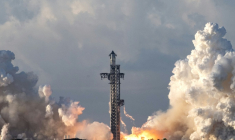 La superfusée Starship de SpaceX, au décollage sur la base Starbase, au Texas (sud), lors de son 14e vol expérimental, le 28 septembre 2026 ( AFP / RONALDO SCHEMIDT )