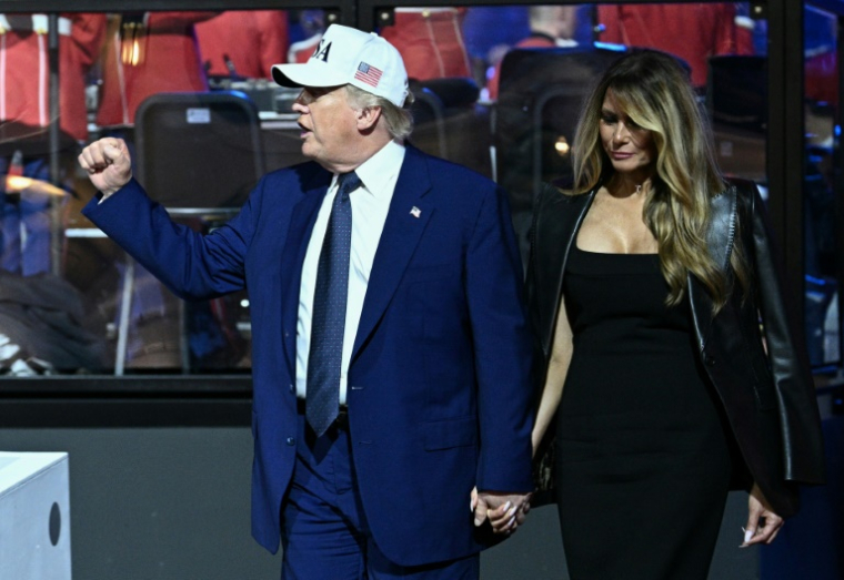 Donald et Melania Trump le 14 juin 2026 lors d'un combat de MMA à la Maison Blanche. ( AFP / Brendan SMIALOWSKI )