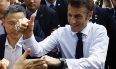 Emmanuel Macron à Guangzhou, en Chine, le 7 avril 2023. ( POOL / GONZALO FUENTES )