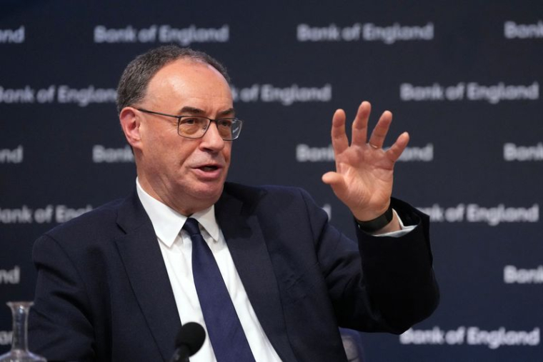 Le gouverneur de la Banque d'Angleterre, Andrew Bailey, s'exprime lors de la conférence de presse du Rapport sur la politique monétaire à la Banque d'Angleterre à Londres