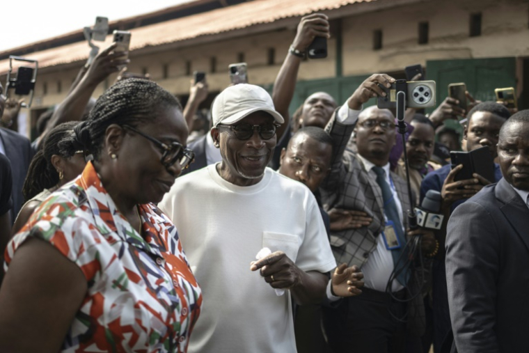 Le président sortant du Bénin, Patrice Talon (C), le 12 avril 2026 à Cotonou ( AFP / OLYMPIA DE MAISMONT )