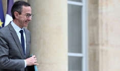 Le ministre de l'Intérieur Bruno Retailleau à la sortie de l'Elysée, le 15 mai 2025 à Paris ( AFP / Thibaud MORITZ )