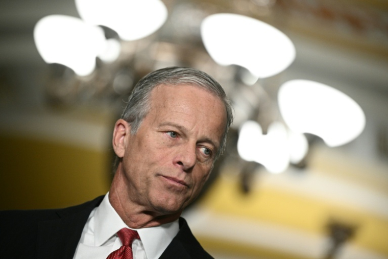 Le chef de la majorité républicaine au Sénat américain, John Thune, au Capitole de Washington, le 10 février 2026 ( AFP / Brendan SMIALOWSKI )