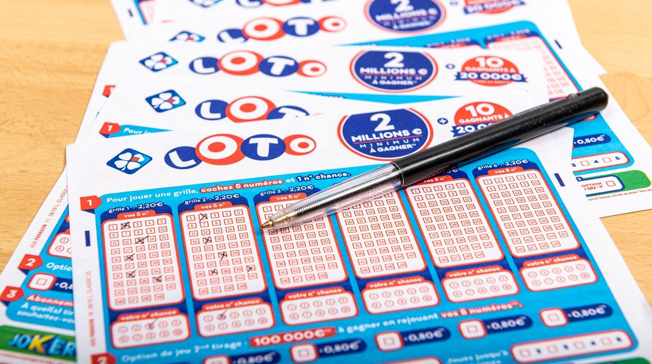des grilles de Loto, un jeu de la FDJ. (crédit photo : Adobe Stock /  )