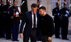 Le président français Emmanuel Macron et le président ukrainien Volodymyr Zelenskiy à Paris, en France