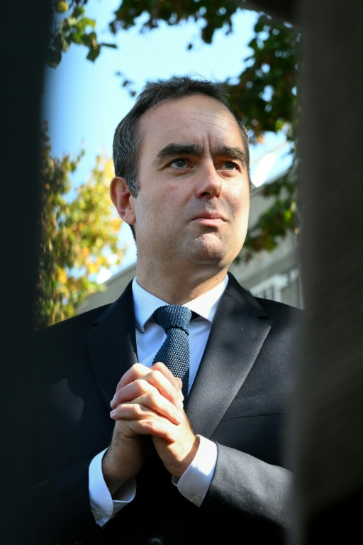 Le Premier ministre Sébastien Lecornu, le 11 octobre 2025 à L'Haÿ-les-Roses  ( POOL / Martin LELIEVRE )