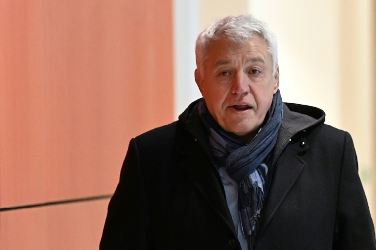 Le premier directeur général du comité d'organisation du Mondial-2023 de rugby, Claude Atcher, au tribunal correctionnel de Paris le 13 décembre 2023 ( AFP / Alain JOCARD )