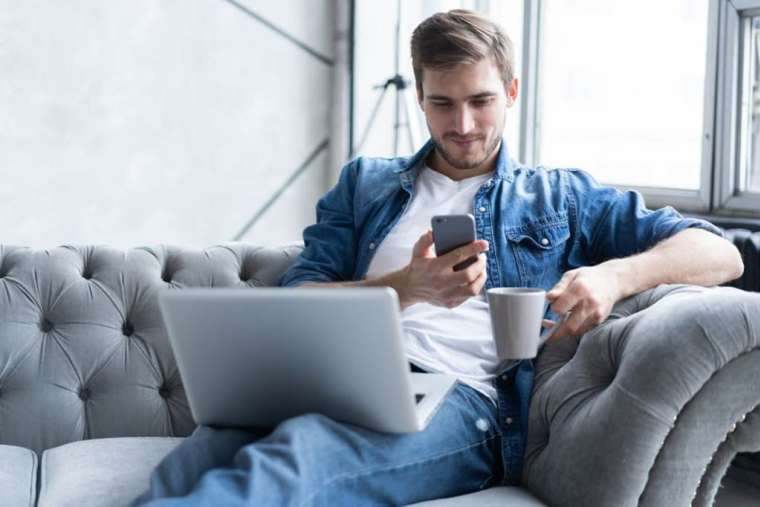 Les jeunes délaissent les banques traditionnelles ( Crédits : 123 RF)