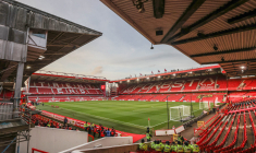 Une actrice porno déplore avoir été interdite de stade par Nottingham Forest