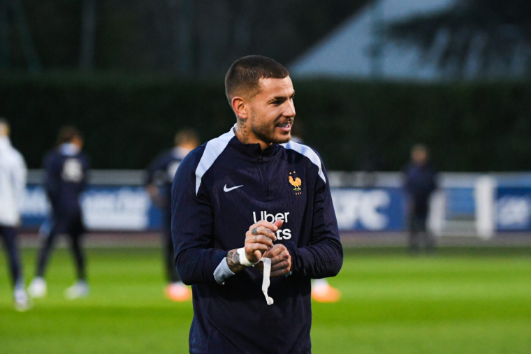 Lucas Hernández s'offre une statue géante en souvenir du Mondial 2018