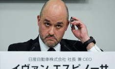 Le directeur général de Nissan Motor Ivan Espinosa présente les résultats financiers de 2024 au siège de l'entreprise à Yokohama