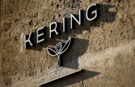 Le logo du groupe de luxe français Kering à Paris