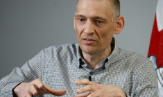 L'opposant bélarusse Sergueï Tikhanovski, lors d'une conférence de presse à Vilnius, le 22 juin 2025 ( AFP / Petras Malukas )