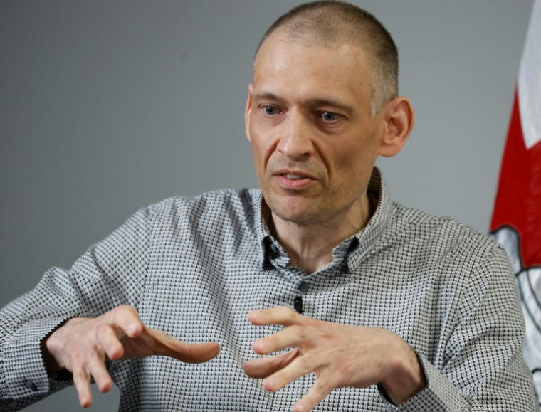 L'opposant bélarusse Sergueï Tikhanovski, lors d'une conférence de presse à Vilnius, le 22 juin 2025 ( AFP / Petras Malukas )