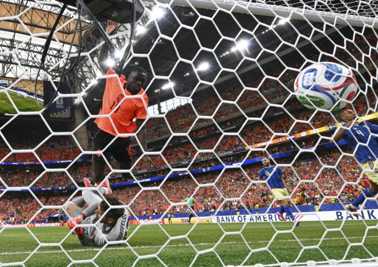 Les Pays-Bas démontent la Suède et ont neuf orteils en seizièmes de finale
