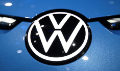 La direction du groupe automobile en crise Volkswagen débat jeudi avec les représentants du personnel et des actionnaires d'un plan de restructuration sans précédent, auquel les salariés promettent de s'opposer ( AFP / Pedro PARDO )