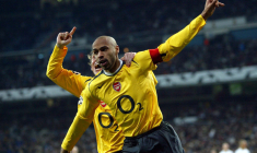 Le tifo hommage des supporters d'Arsenal pour Thierry Henry