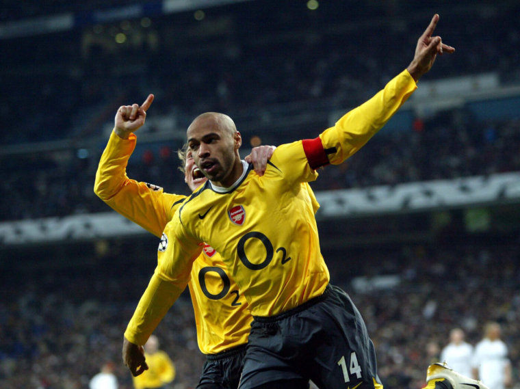 Le tifo hommage des supporters d'Arsenal pour Thierry Henry