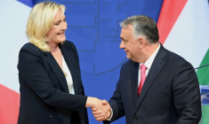 La patronne du Rassemblement national, Marine Le Pen, et Viktor Orban, alors Premier ministre hongrois, le 26 octobre 2026 à Budapest ( AFP / Attila KISBENEDEK )