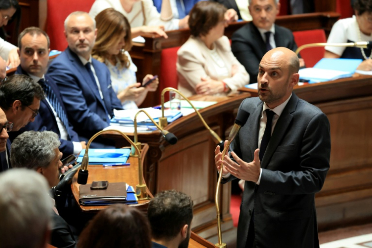 Le ministre des Affaires étrangères Jean-Noël Barrot  à L'Assemblée nationale à Paris le 26 mai 2026 ( AFP / Ludovic MARIN )