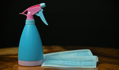 Scientifiquement, il est impossible d’affirmer qu’un produit peut éliminer la totalité des bactéries. (Illustration) (SE-KIMSENG / Pixabay)