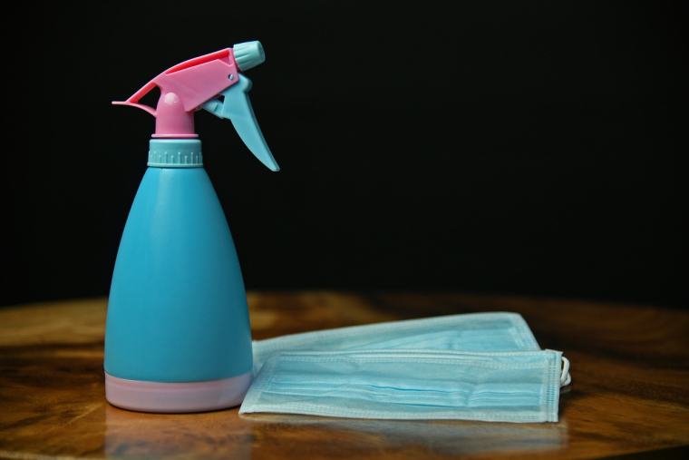 Scientifiquement, il est impossible d’affirmer qu’un produit peut éliminer la totalité des bactéries. (Illustration) (SE-KIMSENG / Pixabay)