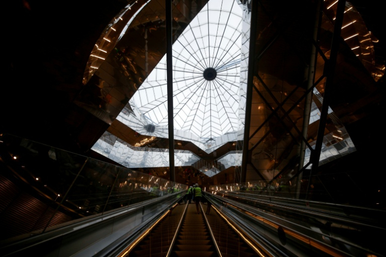 Un des escalators de la nouvelle station de métro Villejuif-Gustave Roussy, construite dans le cadre du projet d'extension de la ligne 14 du métro parisien pour le Grand Paris Express, à Villejuif, dans le Val-de-Marne, le 19 décembre 2024 ( AFP / Valentine CHAPUIS )