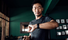 Grâce aux équipements sportifs intelligents, il devient plus facile de monitorer sa santé et d’améliorer ses performances. ( crédit photo : Getty Images )