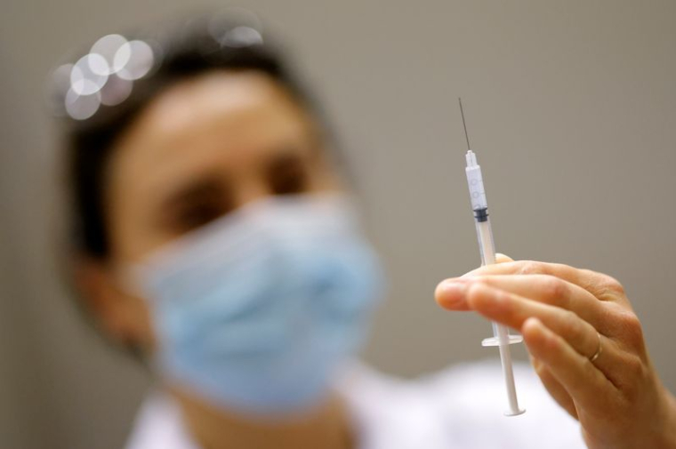 FRANCE: LA HAS PRÉCONISE D'OUVRIR LA VACCINATION À L'ENTOURAGE DES IMMUNODÉPRIMÉS ET DES PLUS FRAGILES