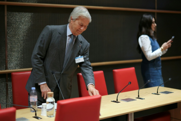 Le milliardaire Vincent Bolloré, actionnaire majoritaire du groupe de médias Canal+, assiste à une audition de la Commission d'enquête sur l'audiovisuel à l'Assemblée nationale, le 24 mars 2026 à Paris ( AFP / Thomas SAMSON )