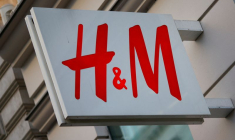 Le logo d'H&M à l'extérieur d'un magasin à Vienne