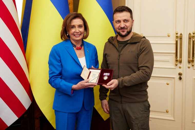VISITE DE NANCY PELOSI À KYIV, LA RUSSIE DIT AVOIR DÉTRUIT DES ARMES ÉTRANGÈRES