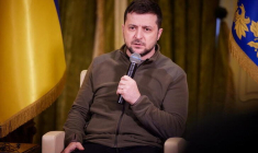 UKRAINE: ZELENSKI MET EN GARDE CONTRE LA DÉSOLATION SI LA RUSSIE TENTE DE PRENDRE KIEV