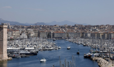 Vue sur le Vieux-Port de Marseille, le 16 avril 2022. ( AFP / LUDOVIC MARIN )