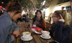 ETATS-UNIS: LE MORAL DES MÉNAGES MEILLEUR QU'ATTENDU EN JUIN