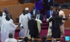 Vives tensions au parlement sénégalais : dispute après des propos polémiques sur un chef religieux