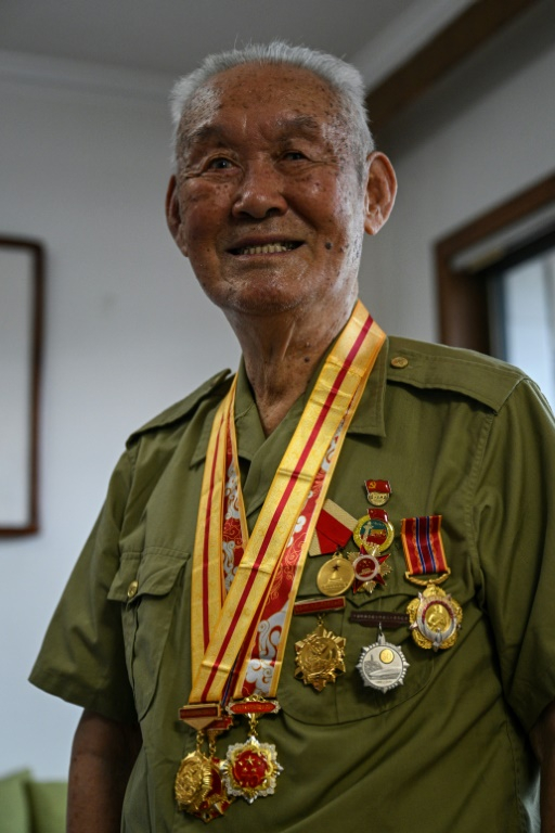 Wen Yunfu, ancien combattant de la Seconde Guerre sino-japonaise, lors d'une interview au mémorial Taihang de l'armée de la huitième route à Wuxiang, dans la province du Shanxi, le 24 juillet 2025 au nord de la Chine ( AFP / Hector RETAMAL )
