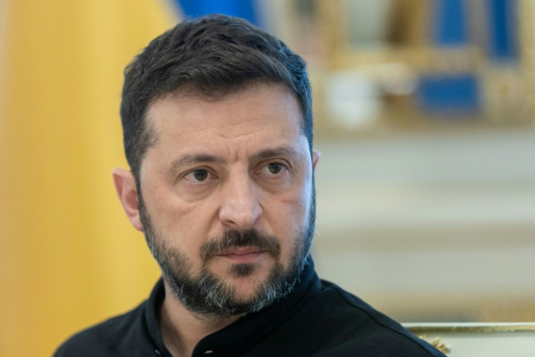 Photo prise et publiée par le service de presse de la présidence ukrainienne, le 24 juillet 2025, du président ukrainien Volodymyr Zelensky lors d'une réunion avec des journalistes à Kiev ( Service de presse de la présidence ukrainienne / Handout )