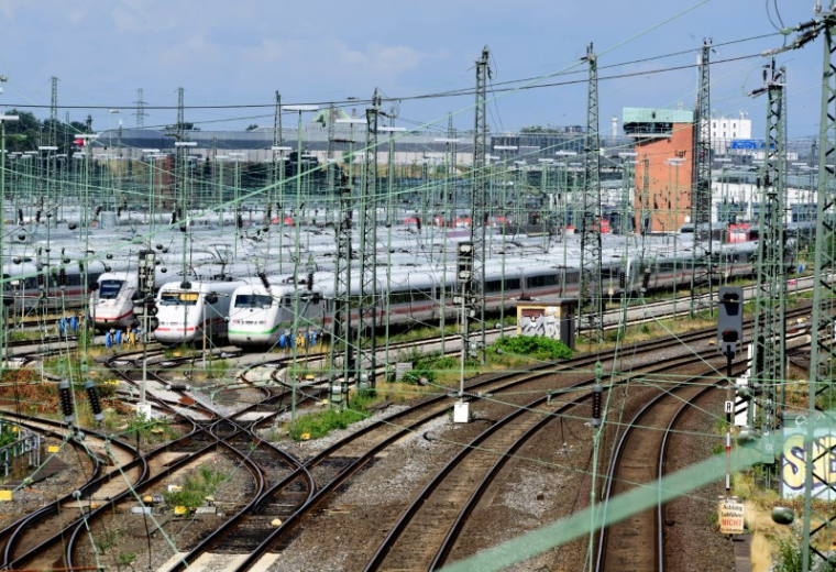 UNE GRÈVE PARALYSE LE TRAFIC FERROVIAIRE EN ALLEMAGNE