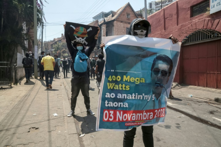 Des manifestants protestent contre les coupures d'eau et d'électricité à Madagascar, à Antananarivo le 25 septembre 2025 ( AFP / RIJASOLO )