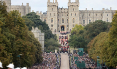 Le cortège funéraire de la reine Elizabeth II descend le Long Walk en direction du château de Windsor