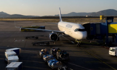 Un Airbus A320 de la compagnie aérienne grecque Aegean est vu à l'aéroport international Elefthérios Venizélos d'Athènes