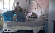 LA FRANCE VEUT ÉVITER LA DISCRIMINATION PAR L'ÂGE POUR LE DÉCONFINEMENT