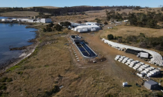 Vue aérienne de la ferme marine de Sea Forest à Triabunna, le 26 mars 2025 en Tasmanie ( AFP / Gregory PLESSE )