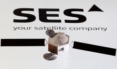 Illustration du logo SES et du modèle de satellite