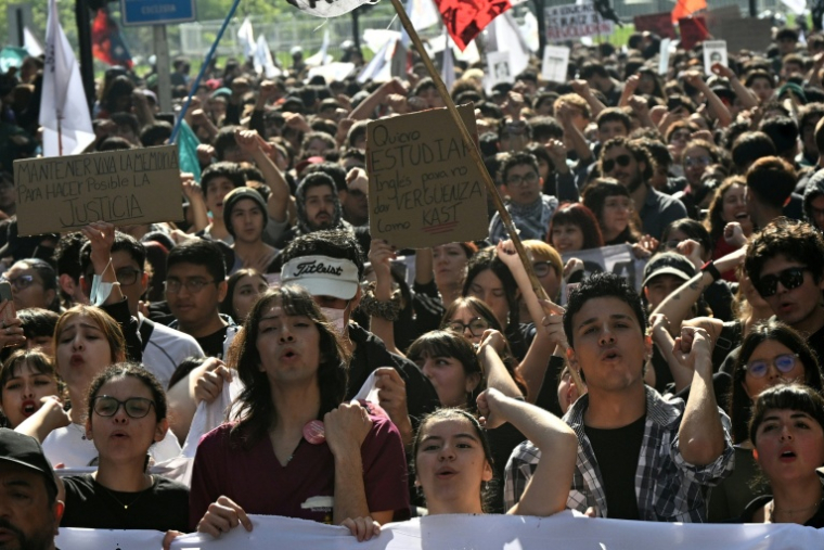 Manifestation d'étudiants à Santiago, Chili, le 1er octobre 2026 ( AFP / RODRIGO ARANGUA )