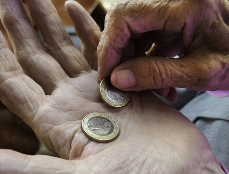 Selon les associations, cela fait dix ans qu'on sait que le montant que l'allocation devrait être au minimum de 24 euros l'heure. (illustration) (Anaterate / Pixabay)